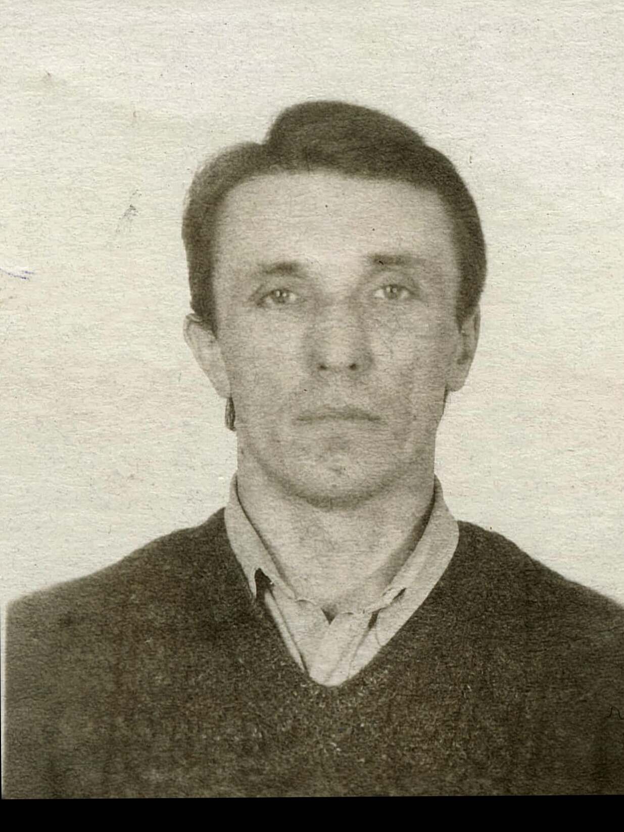 Старая фотография до AI-реставрации портрета на гранит, пример 14